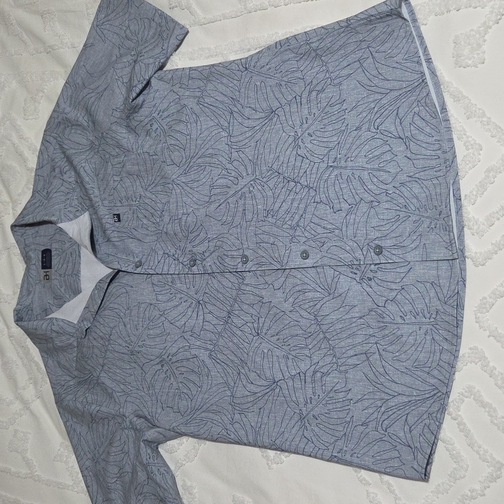 4/$20 Hogan Gray Leaf Pattern Shirt